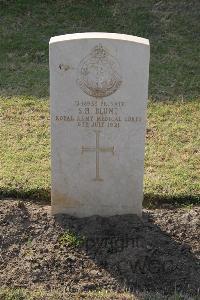 Ismailia War Memorial Cemetery - Blunt, S H